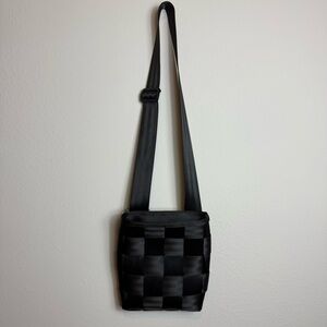 Harvey’s Vintage Original Seatbelt Crossbody Mini Messenger Bag Adjustable Black